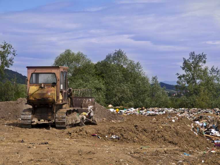 Bacteria transform landfill methane
