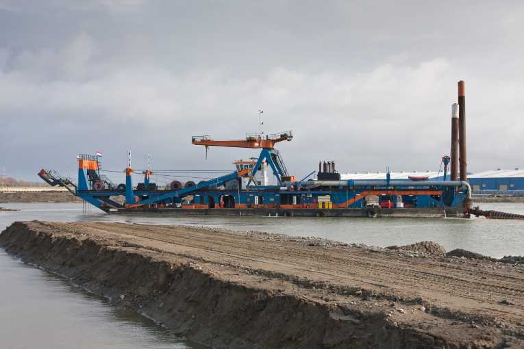 An innovative way of re-using contaminated harbour sediment