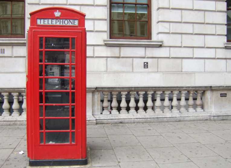 London to 'glue' pollution to the streets