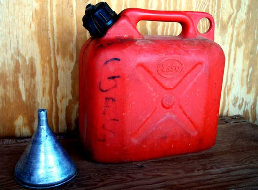 Ugandan townsmen turn waste problem into fuel